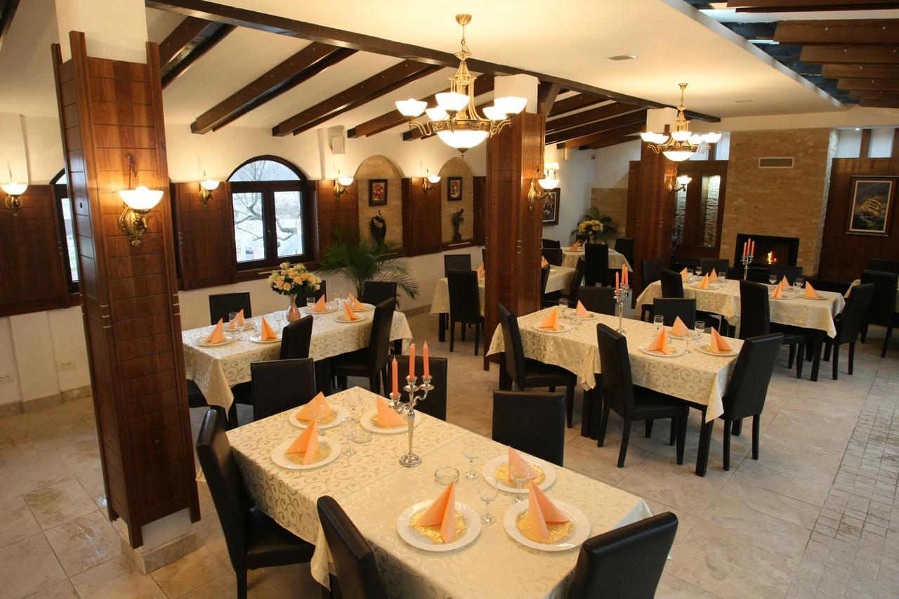 Hotel Roco Izvin Exterior foto